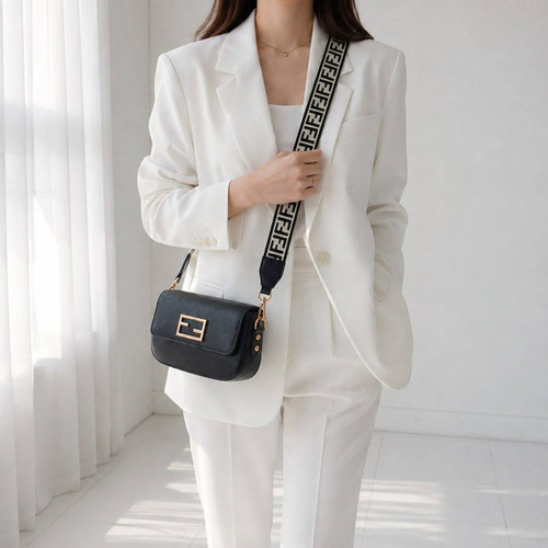 کیف پاسپورتی FENDI
